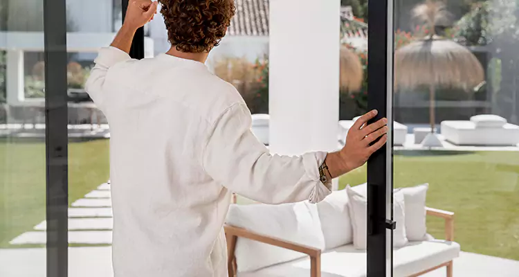 Sliding Screen Door Maintenance for Closing Issues in Palm River-Clair Mel, FL